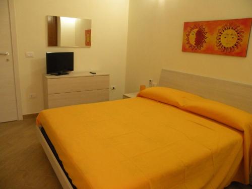 A television and/or entertainment centre at Al Blu Ortigia Apartments