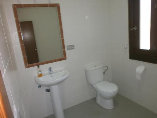 Koupelna v ubytování Albergue Coto Real de la Marina