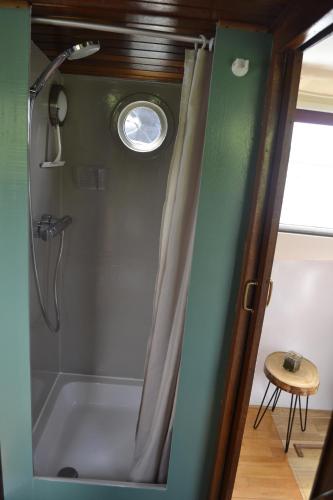 Um banheiro em Floating B&B Amsterdam