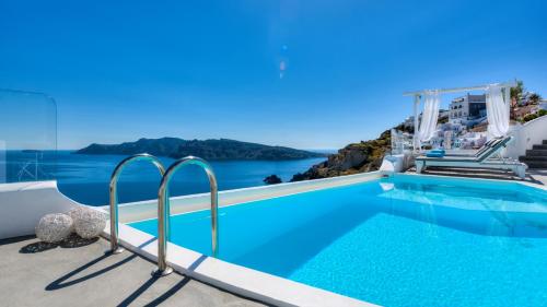 Πισίνα στο ή κοντά στο Kima Oia Suites