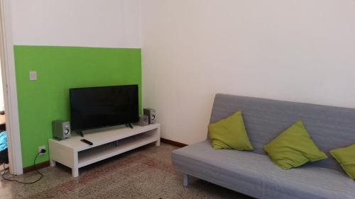 TV a/nebo společenská místnost v ubytování In Vacanza da Marinella