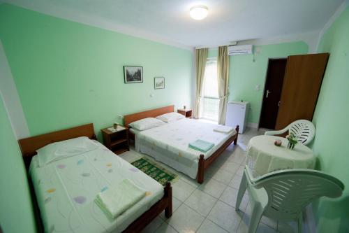 Postel nebo postele na pokoji v ubytování Guest House Aldin