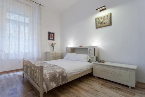 Luxury Beachfront Apartment Banje