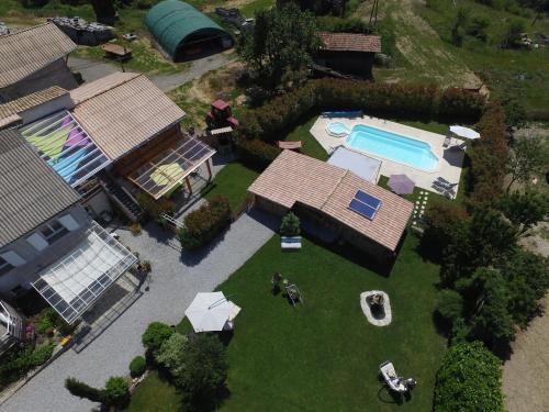an aerial view of a house with a swimming pool at Chambres d'hôtes La Dorgisane in Venterol