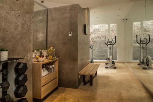 Koupelna v ubytování GHL Arsenal Hotel
