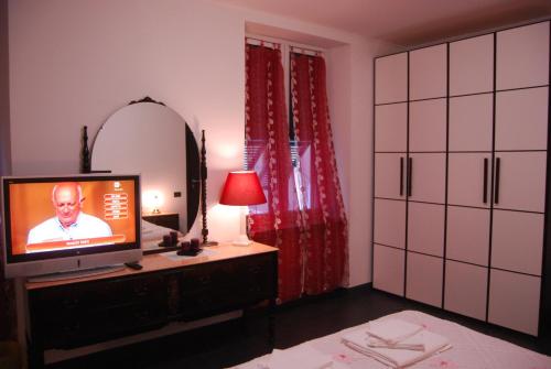a living room with a television on a dresser at Casa MaMa Guesthouse in Genova