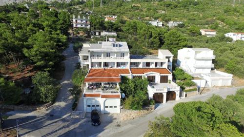 Gallery image of Guest house Fenix Brela in Brela