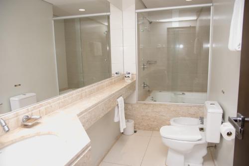Ένα μπάνιο στο Class Hotel Alfenas