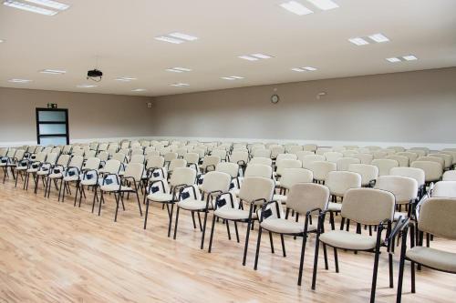 Οι επιχειρηματικές εγκαταστάσεις ή/και οι αίθουσες συνεδριάσεων στο Class Hotel Alfenas