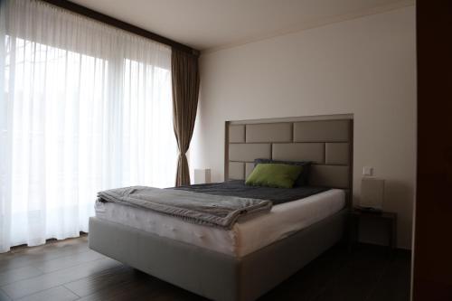 Un pat sau paturi într-o cameră la Sandheiderhof