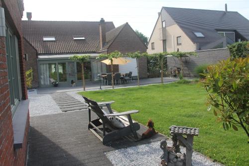 a view of a yard with a toy figure sitting on the ground at B&B Het KoeKoeKsnest Schelle in Schelle