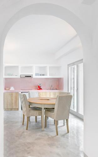 a dining room with a table and chairs at Desiterra Resort & Spa in Fira