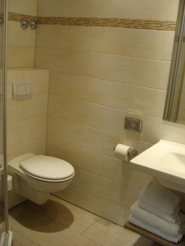 a bathroom with a toilet and a sink at Hotel Löhr in Baden-Baden