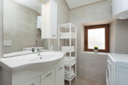 Mareblu seaview apartment by Irundo