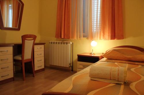 Postel nebo postele na pokoji v ubytování Apartments Lucija
