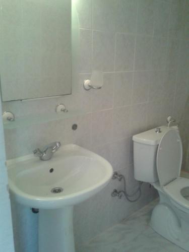 Ένα μπάνιο στο Aygun Apartment 2