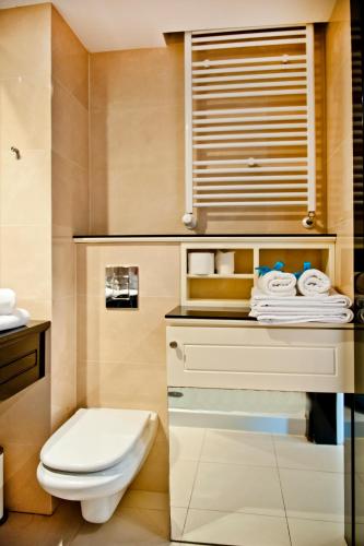 a bathroom with a toilet and a sink at Villa Aqua BlueApart Jurata in Jurata