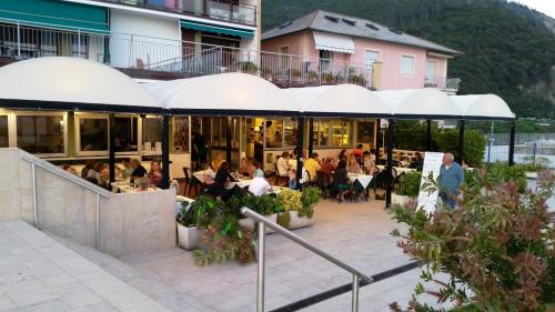 En restaurant eller et spisested på Albergo La Lampara