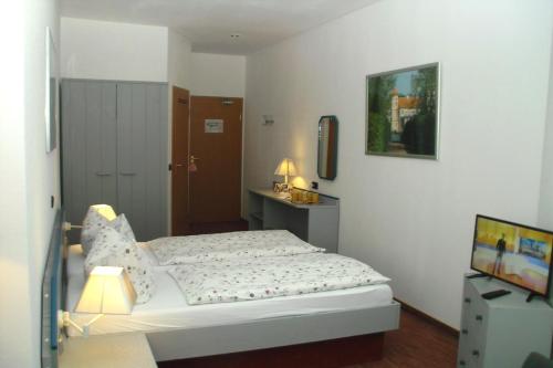 Ένα ή περισσότερα κρεβάτια σε δωμάτιο στο Keramik Hotel Rheinsberg