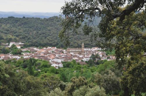 a town in the middle of a valley with trees at Casona Del Duende in Alájar