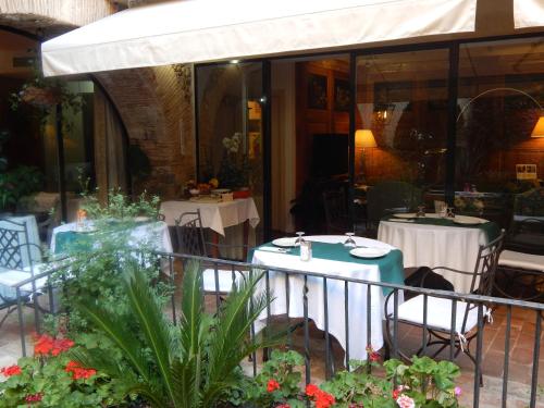 a restaurant with tables and chairs in a courtyard at Hotel de La Font Peralada in Peralada