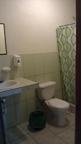 Un baño de Cahuita Lodge