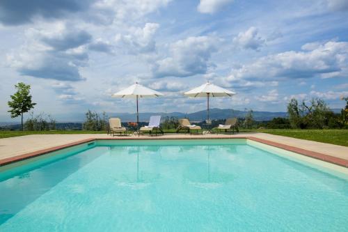 Swimming pool sa o malapit sa Tenuta Torre Rossa Farm & Apartments