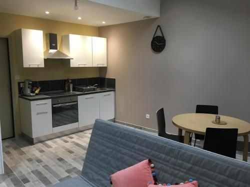 Kuchyň nebo kuchyňský kout v ubytování Appartements "Le 102"