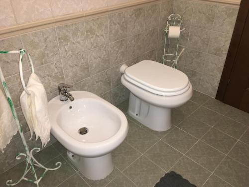 a bathroom with a toilet and a sink at B&B Vista su Roma in Marco Simone