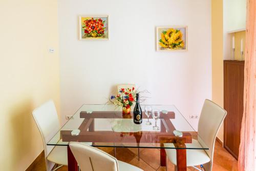 Χώρος καθιστικού στο Apartment on Arkhipenka with Panorama View