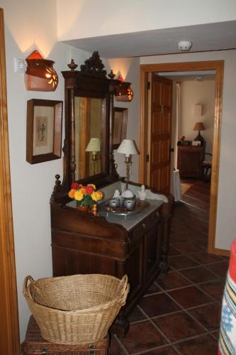 a room with a mirror and a dresser with flowers on it at Hotel Rural San Hipólito in Támara