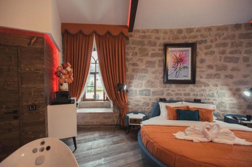 Llit o llits en una habitació de Cephanelik Butik Hotel