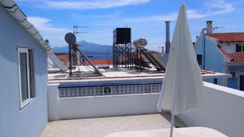 La alberca dentro o cerca de Studios Iris