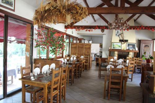 Restaurace v ubytování Hotel Restaurant Les Gorges de Chouvigny