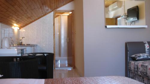 Ένα ή περισσότερα κρεβάτια σε δωμάτιο στο KrkaHaus