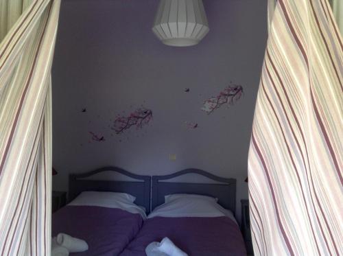 a bedroom with a bed with kites on the wall at Villa Sofia in Chrani