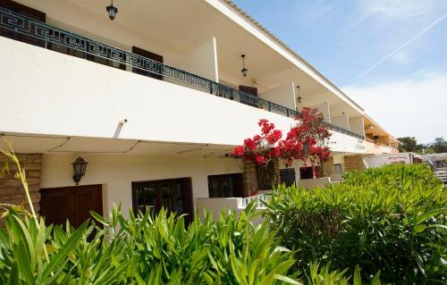 Bangunan di mana terletaknya aparthotel ini