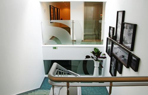 a room with a bench and a mirror and a staircase at Hotel Concha in São Martinho do Porto