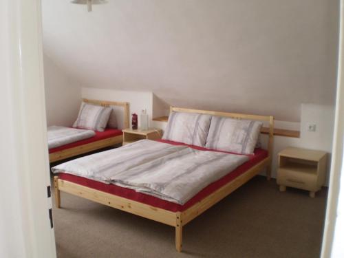 two beds in a small room with one sidx sidx sidx sidx sidx at Apartment Za Poštou in Bělkovice