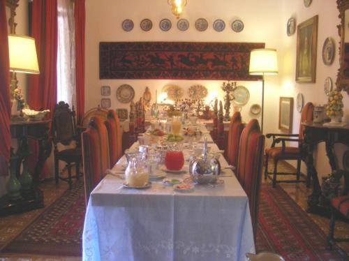 a dining room with a long table and chairs at Villa Chiarenza Maison d'Hotes in Giardini Naxos