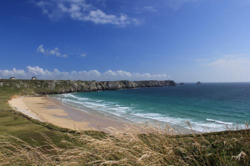 a view of a beach with the ocean at Hostellerie De La Mer in Crozon