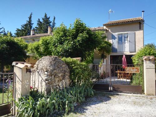 Κήπος έξω από το Chambres d'Hôtes La Chrysalide