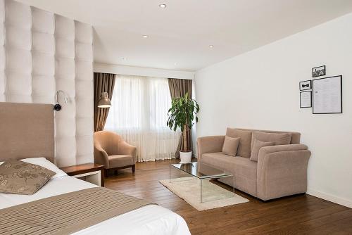 Χώρος καθιστικού στο Hotel Alpha