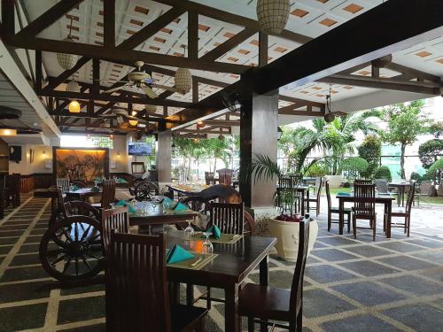 Restoran või mõni muu söögikoht majutusasutuses Cebu Parklane International Hotel