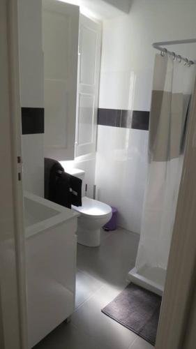 a white bathroom with a sink and a toilet at Vivenda Maria de Lourdes in Maiorga