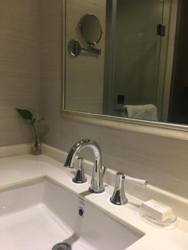Golden Tulip New Asia Hotel The Bund Shanghaiにあるバスルーム