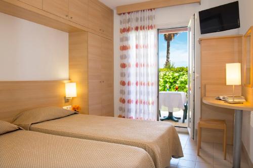 Ένα ή περισσότερα κρεβάτια σε δωμάτιο στο Hotel Club Oustal Del Mar