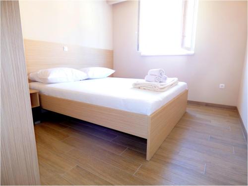 Postel nebo postele na pokoji v ubytování Apartments Dalmacija Tučepi