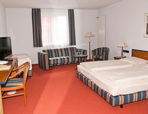 Postel nebo postele na pokoji v ubytování Hotel Falkenstein