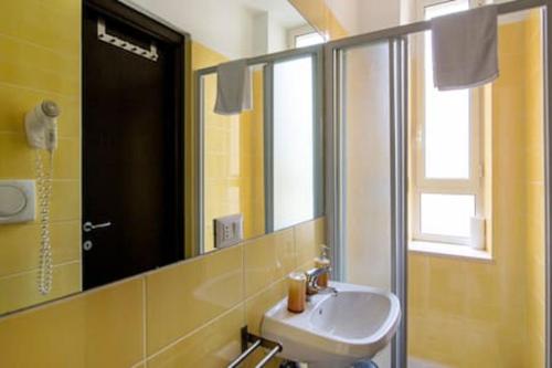 A bathroom at Guest House Rome by GHOR